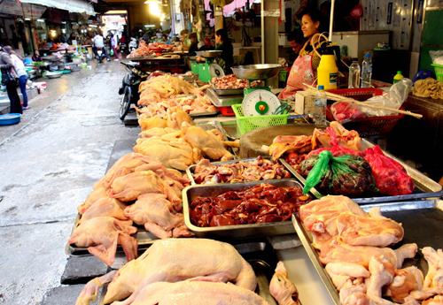 Nghịch lý xăng dầu giảm, hàng tiêu dùng tăng giá